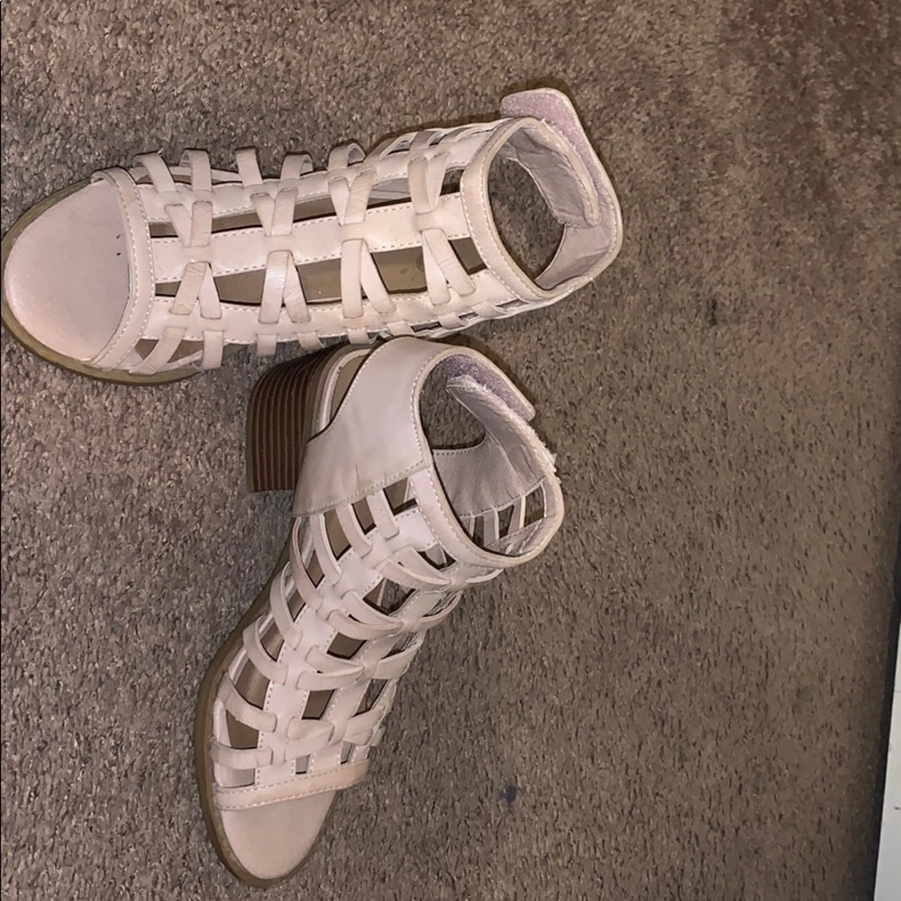 Heels with lace
